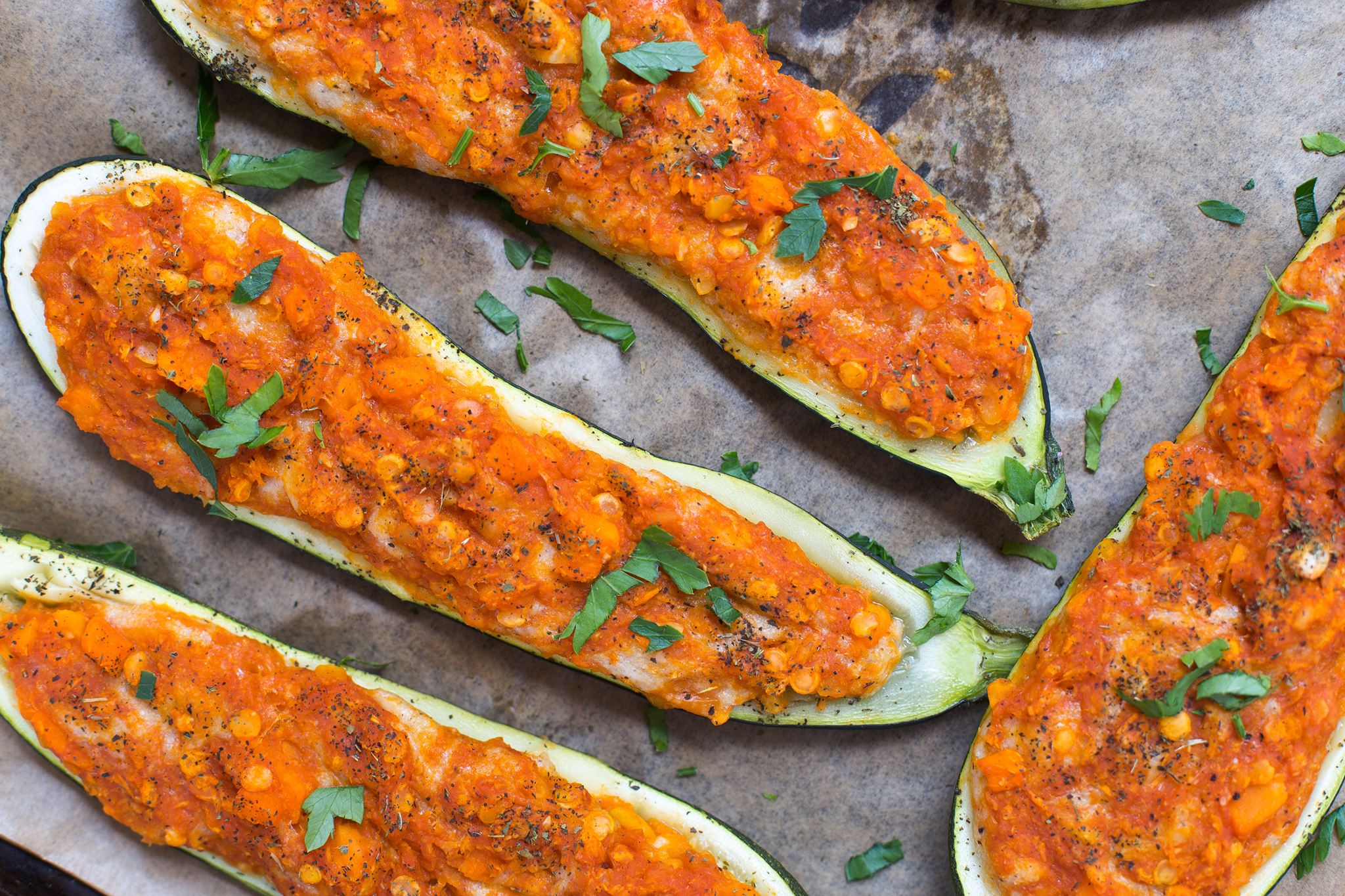 Gefuellte Zucchini mit Cashew Mozzarella
